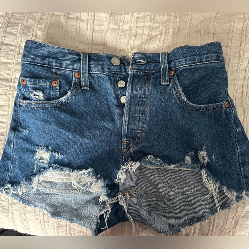 High rise Levi Jean shorts size 25